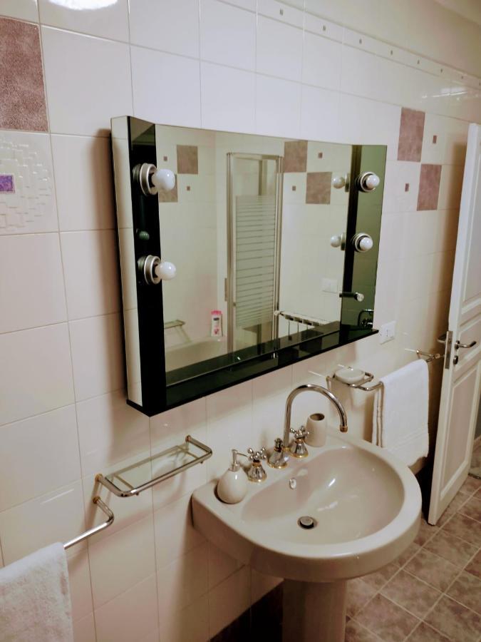 Central Apartment A Due Passi Dal Porto Palermo Eksteriør billede